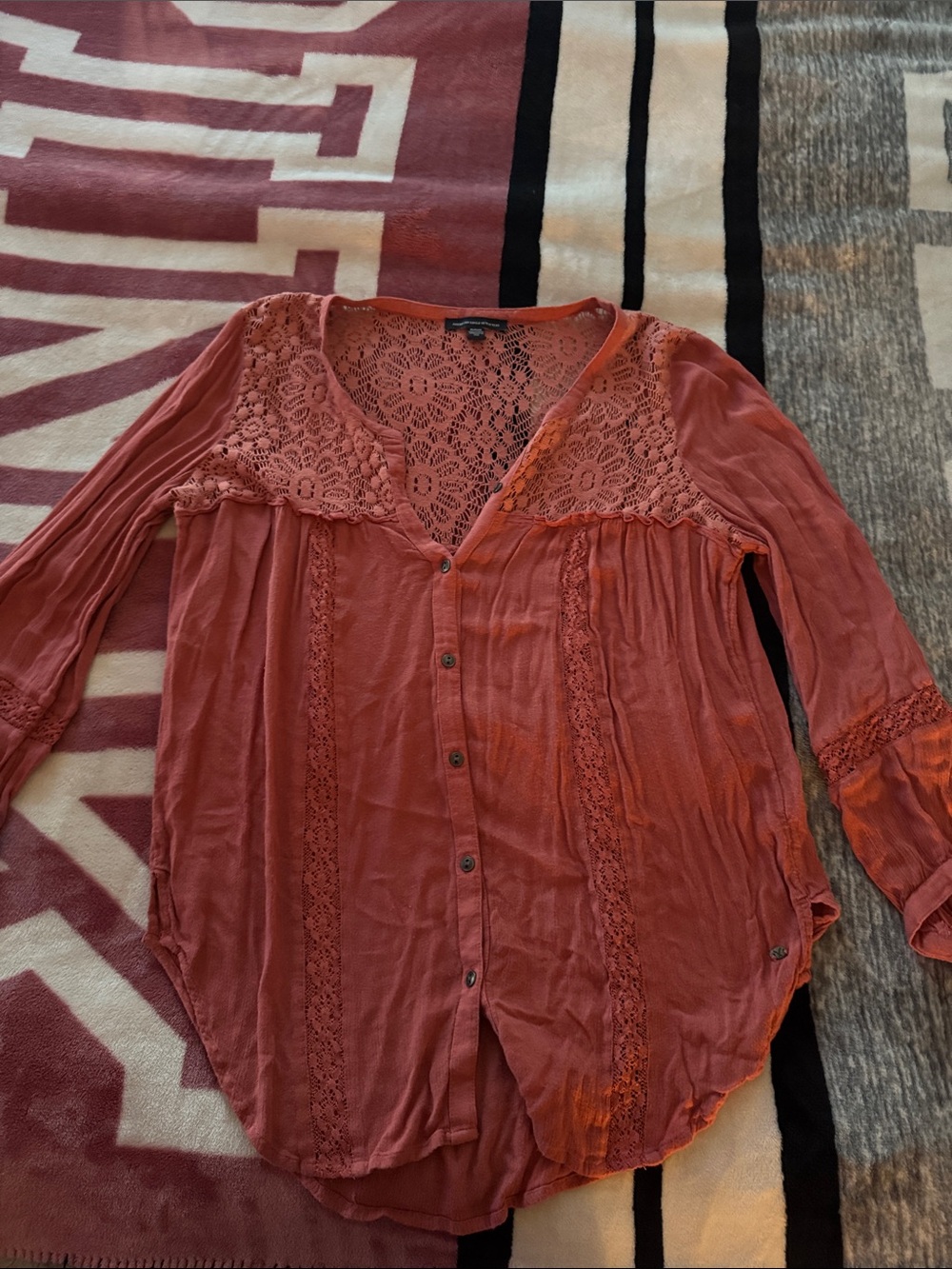 American Eagle Lace long sleeve blouse